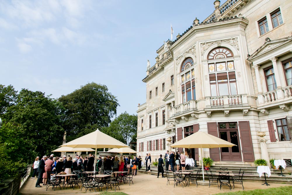 Hochzeit auf Schloss Albrechtsberg auf der Gartenterrasse