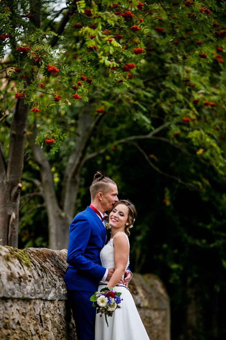 Hipster-Bräutigam und moderne Braut fotografiert vom Hochzeitsfotograf in Dresden