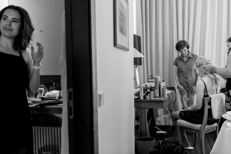 Braut beim Getting ready