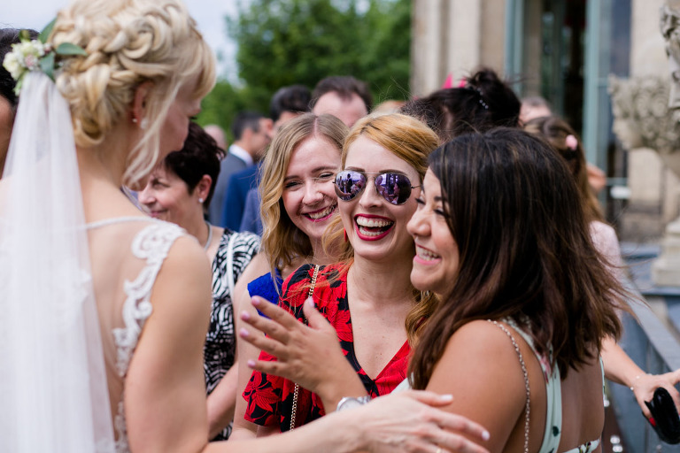Freundinnen der Braut fotografiert vom Hochzeitsfotograf in Dresden