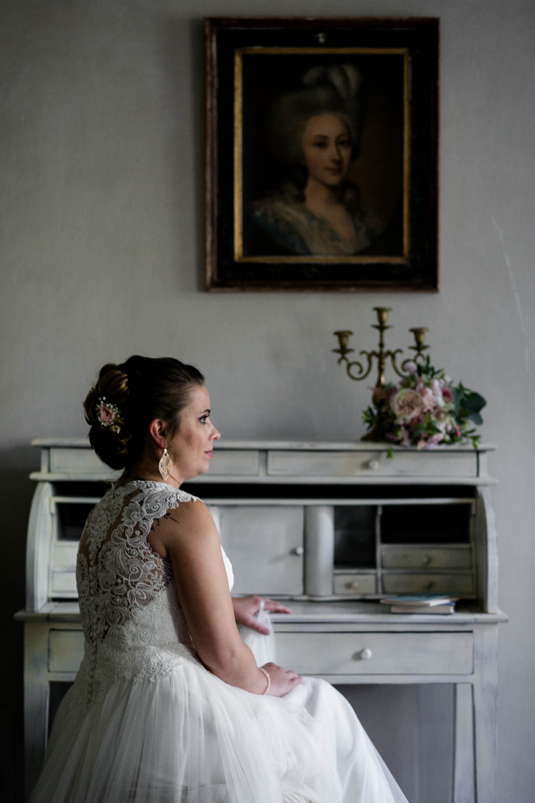 Braut in Schloss Scharfenberg fotografiert vom Hochzeitsfotograf in Dresden