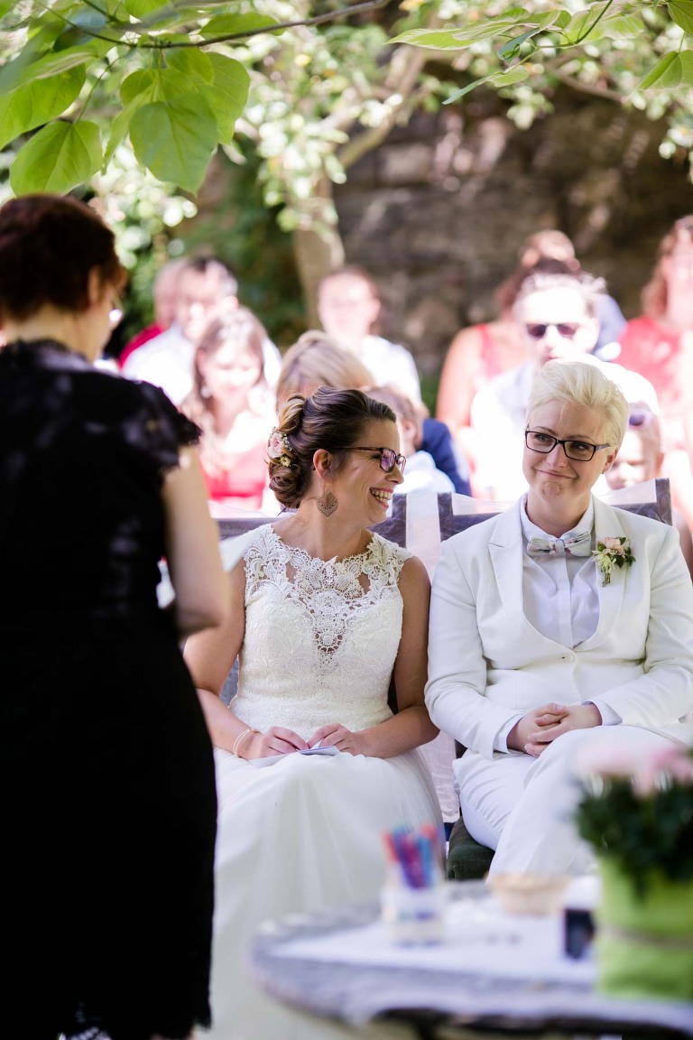 Lesbische Hochzeit auf Schloss Scharfenberg von Hochzeitsfotograf in Dresden