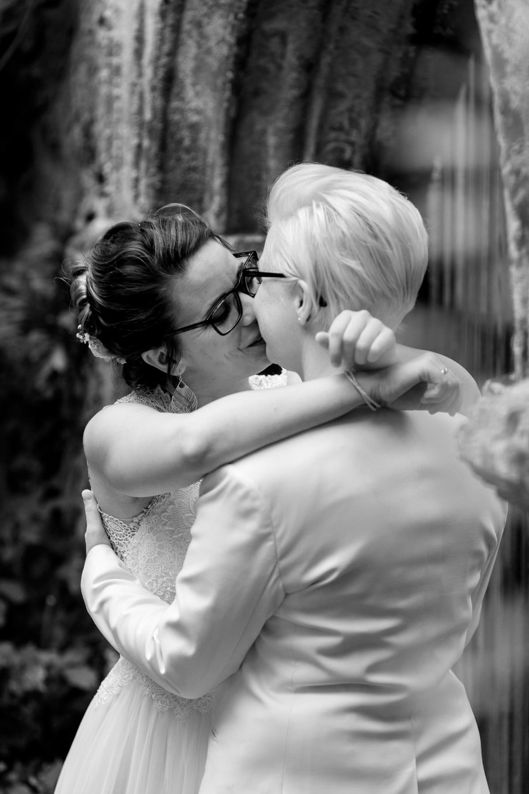 lesbische Braut fotografiert von Hochzeitsfotograf auf Schloss Scharfenberg