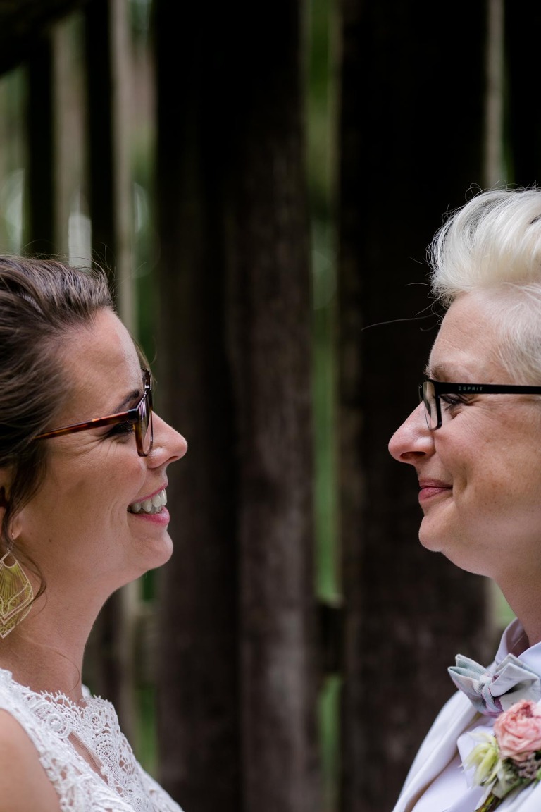 Hochzeitsfotograf in Dresden fotografiert zwei Bräute