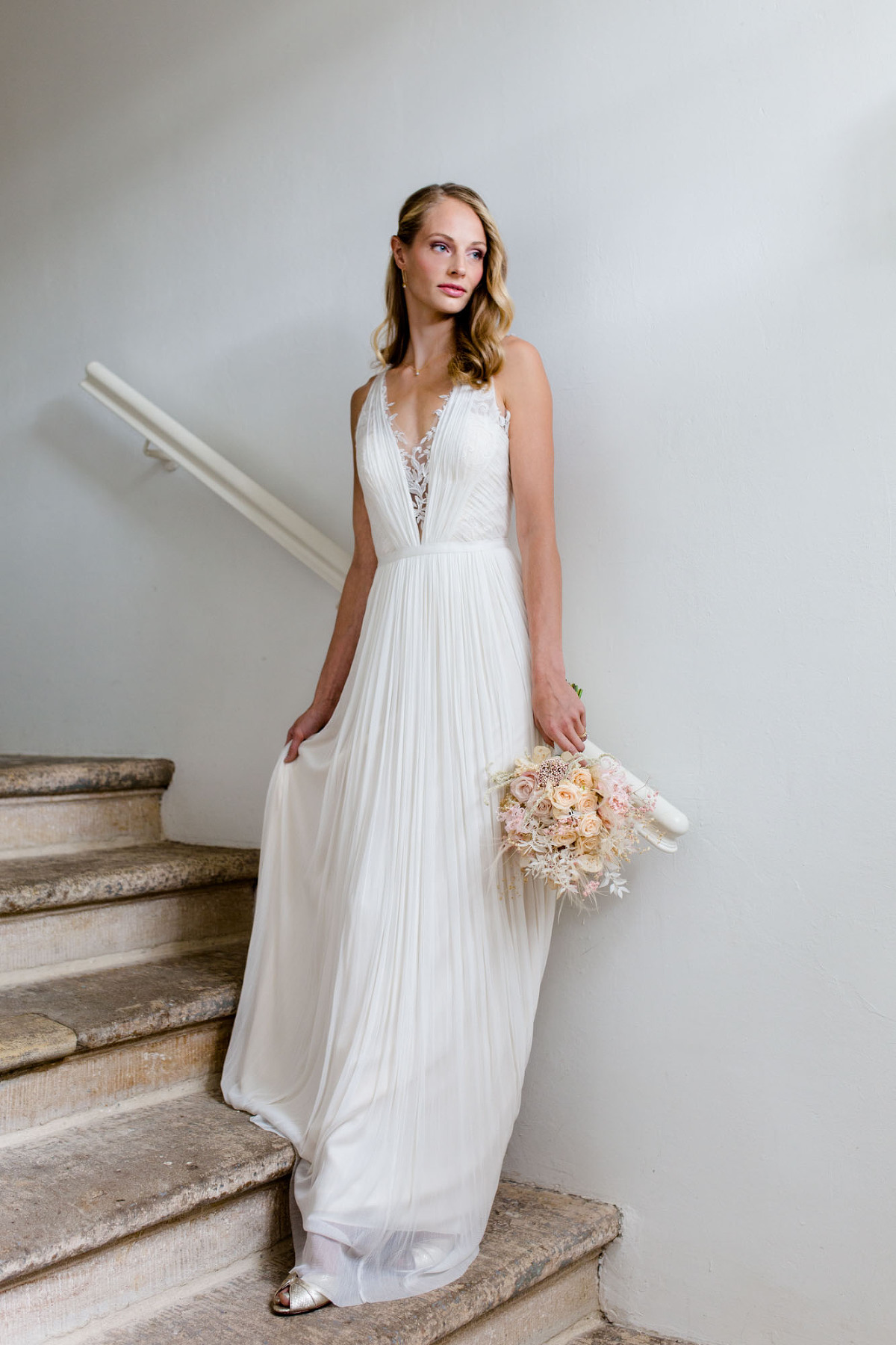Braut bei Scheunenhochzeit auf Göhrischgut fotografiert von Hochzeitsfotograf Dresden
