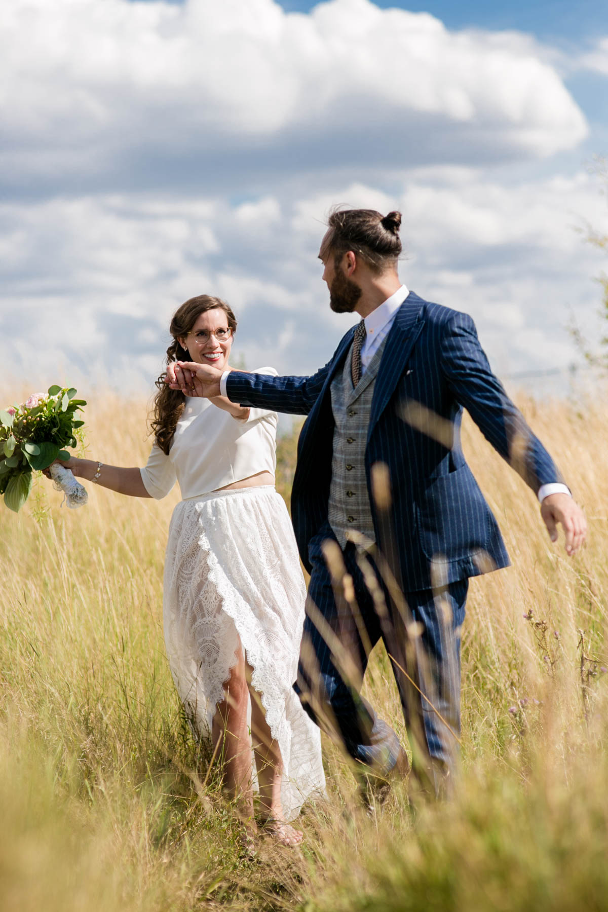 Brautpaar bei Hochzeit in Halle fotografiert von Hochzeitsfotograf in Leipzig