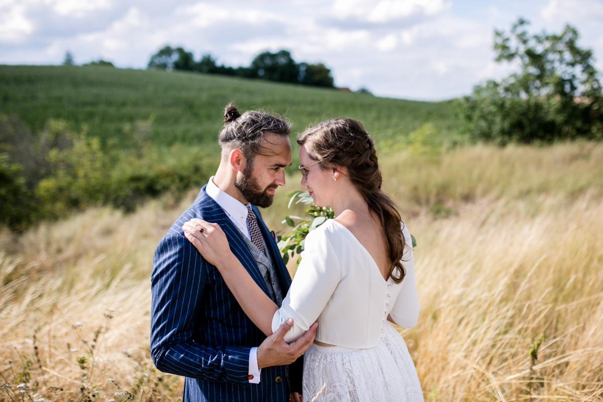 Brautpaar bei Hochzeit in Halle fotografiert von Hochzeitsfotograf in Leipzig