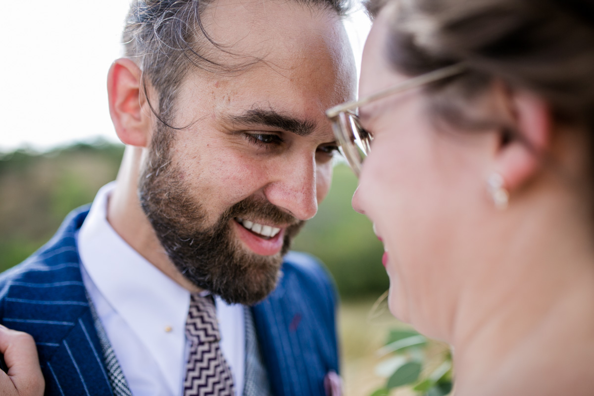 Brautpaar bei Hochzeit im Saalekiez bei Halle
