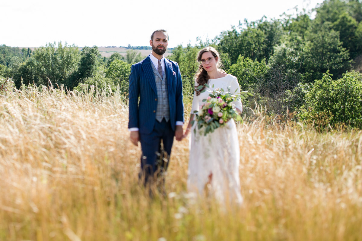 Brautpaar bei Hochzeit im Saalekiez bei Halle