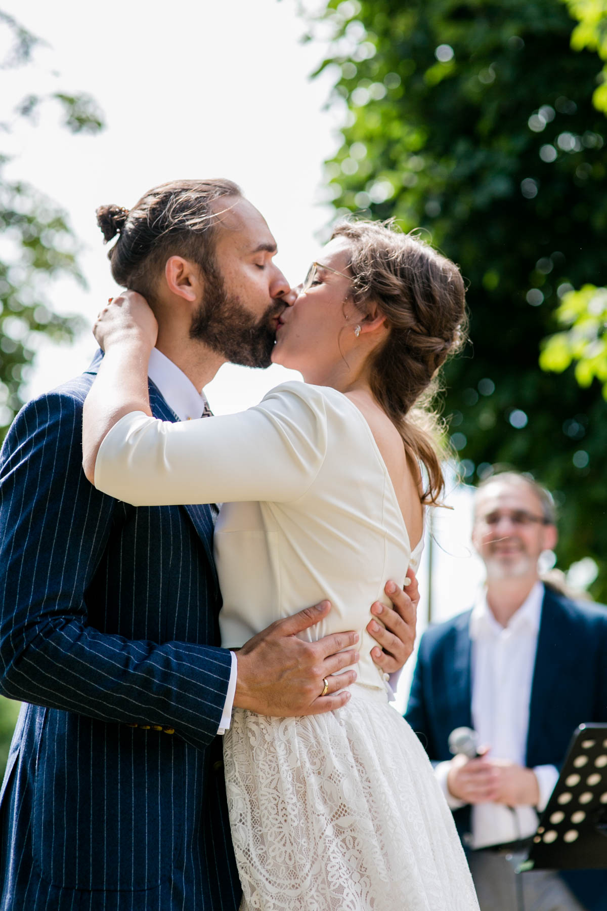 Brautpaar bei Hochzeit im Saalekiez bei Halle