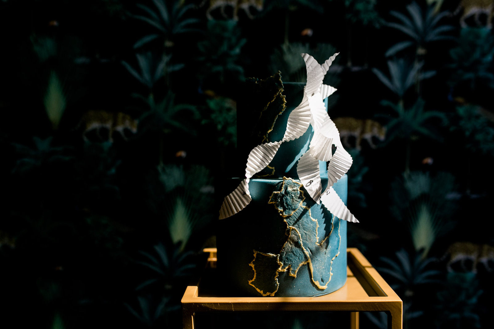 Hochzeitstorte in blau und gold
