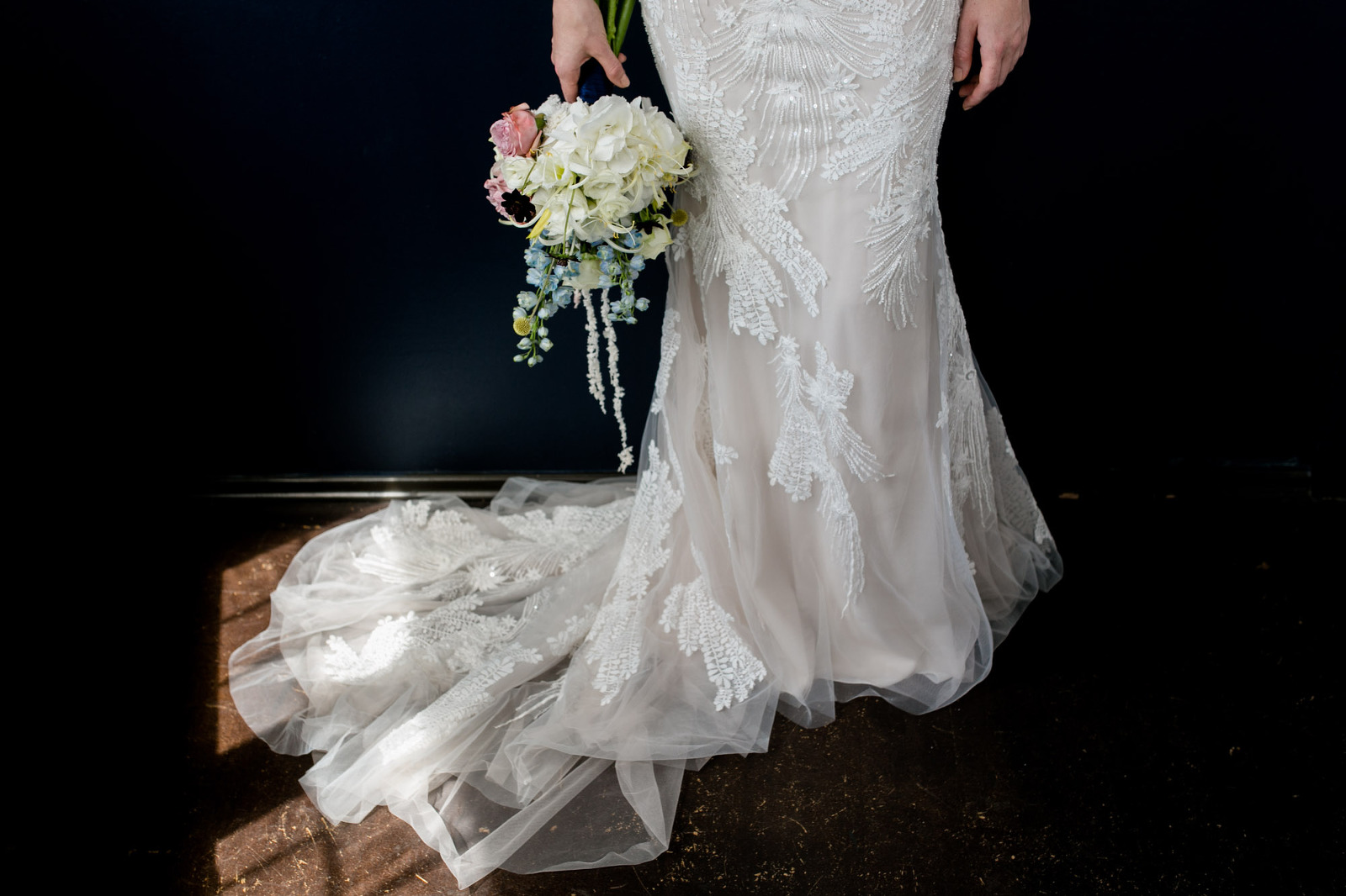 Brautstrauß und Brautkleid