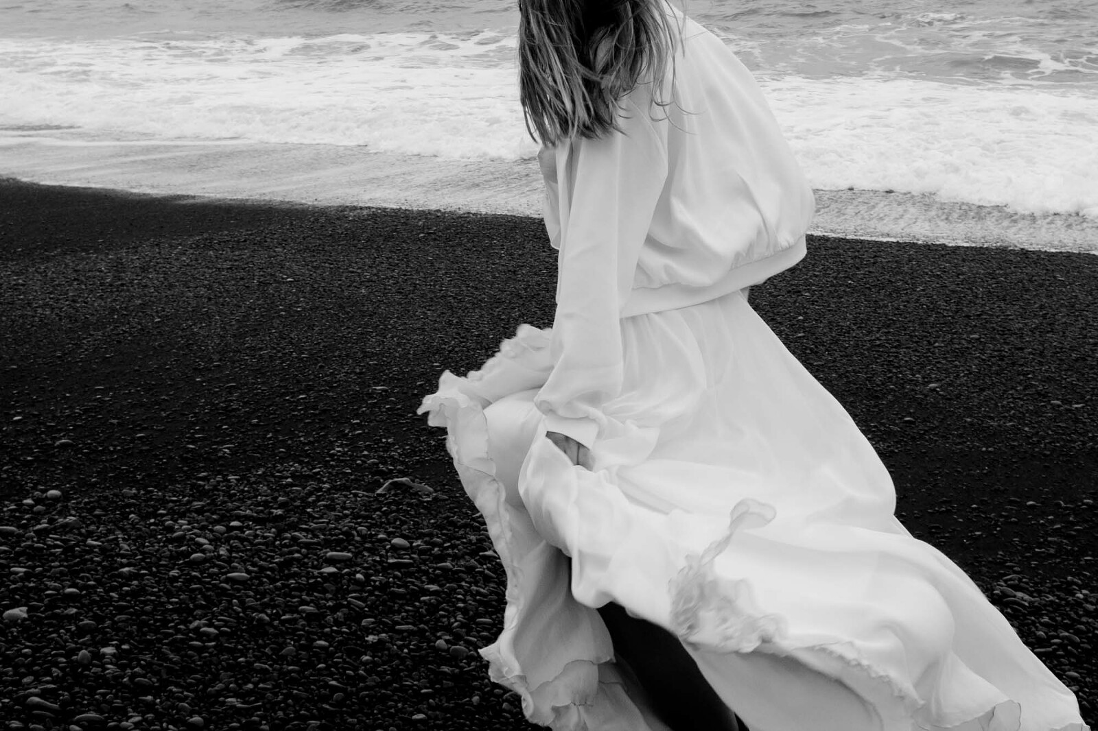 Wehendes Kleid in Island